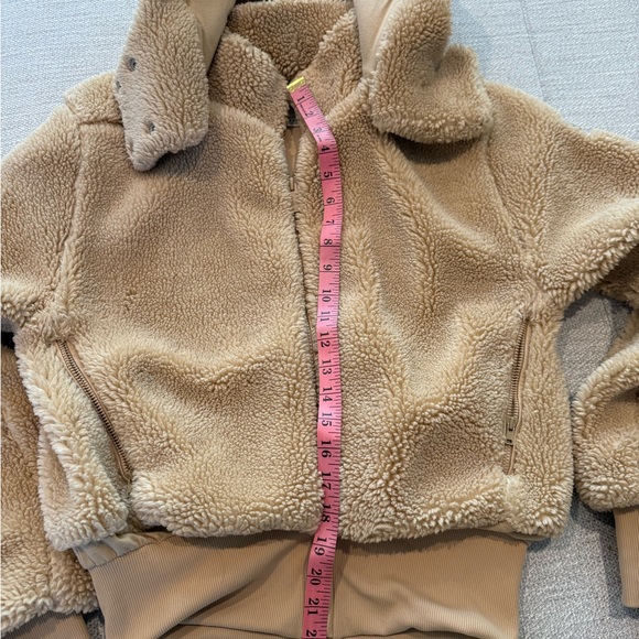 Alo Sherpa Zip Jacket – Tan / Camel - Picture 10 of 10